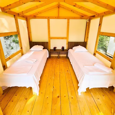 Campo de lujo Divoto Glamping Balchik